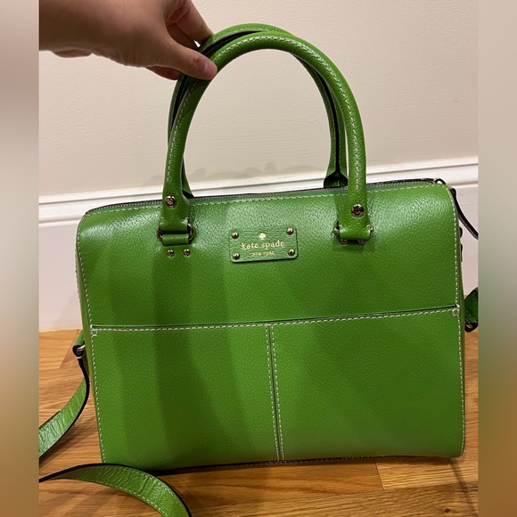 Cute green kate spade purse 💚 - Picture 1 of 5